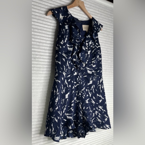 MOON RIVER Navy &
White Print Ruffle Trim
Romantic Romper Size L - Picture 11 of 11